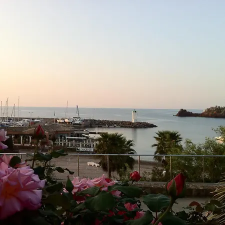 Sea View Flat 5 Minutes From The Théoule-sur-Mer